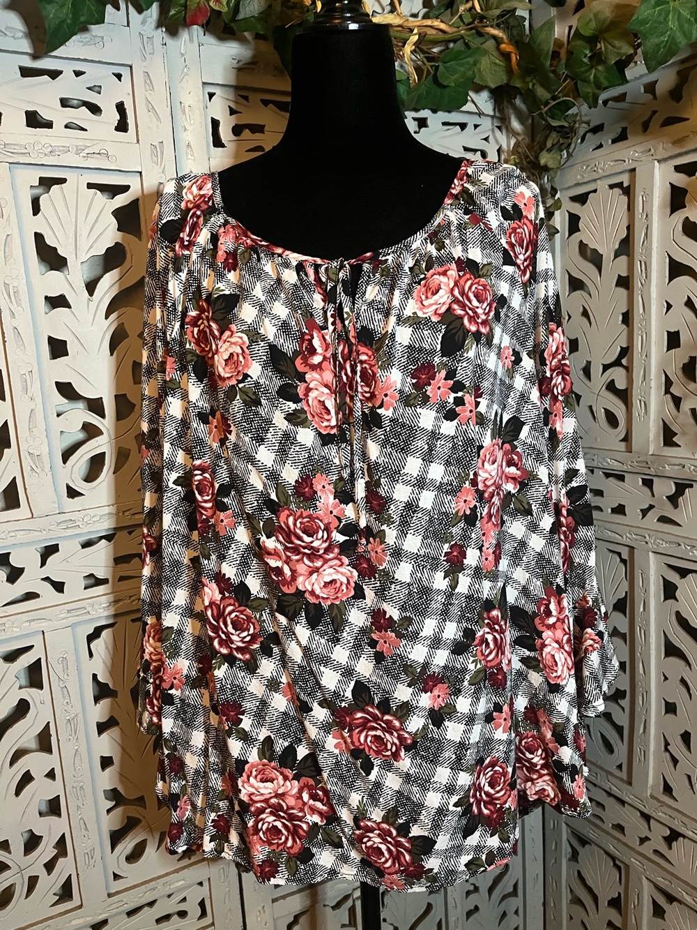 FRED DAVID VINTAGE PINK FLOWERS & BLACK & WHITE PLAID LONG SLEEVE PLUS SIZE TOP
